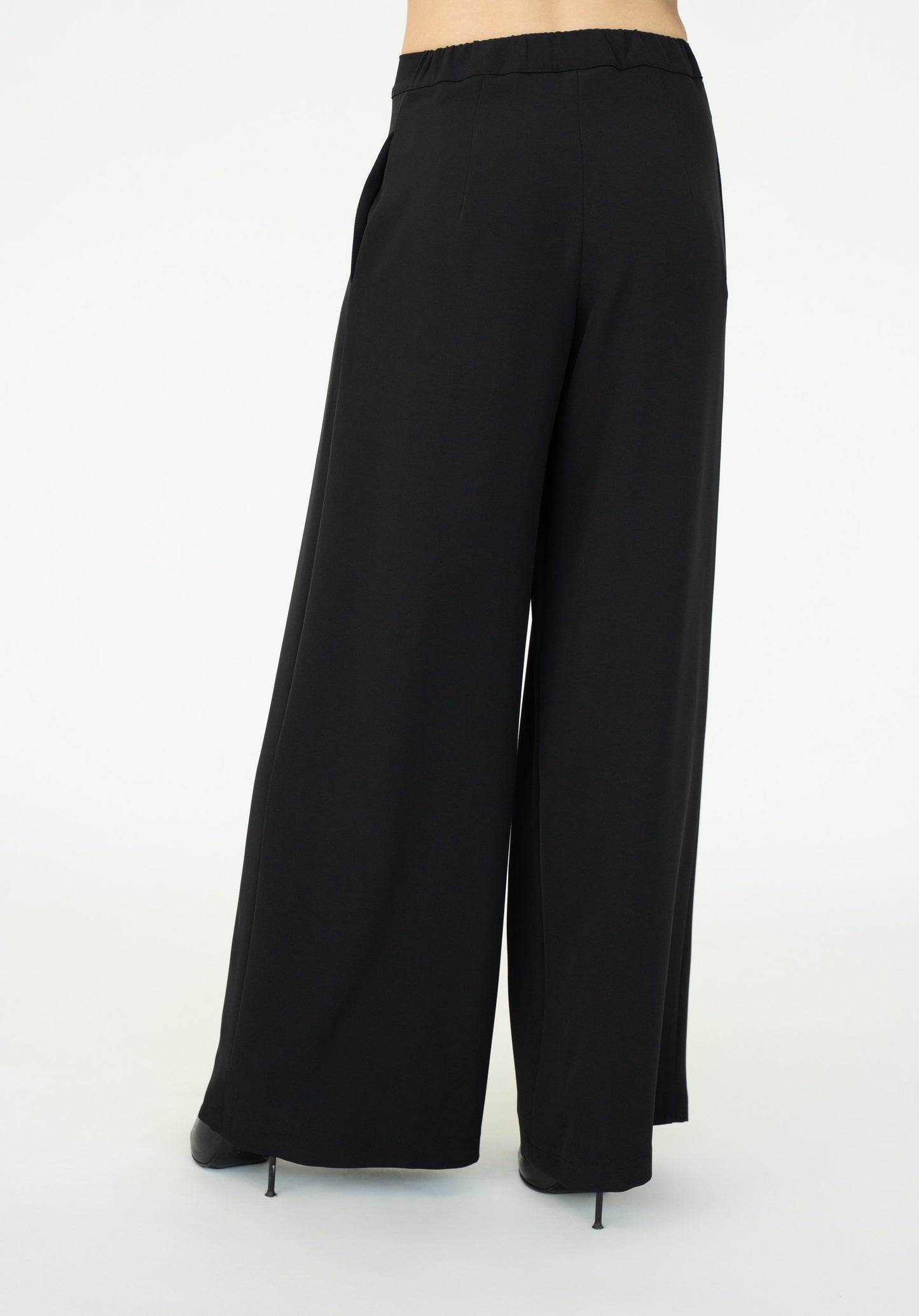 PANTALONE AMPIO CON PINCES