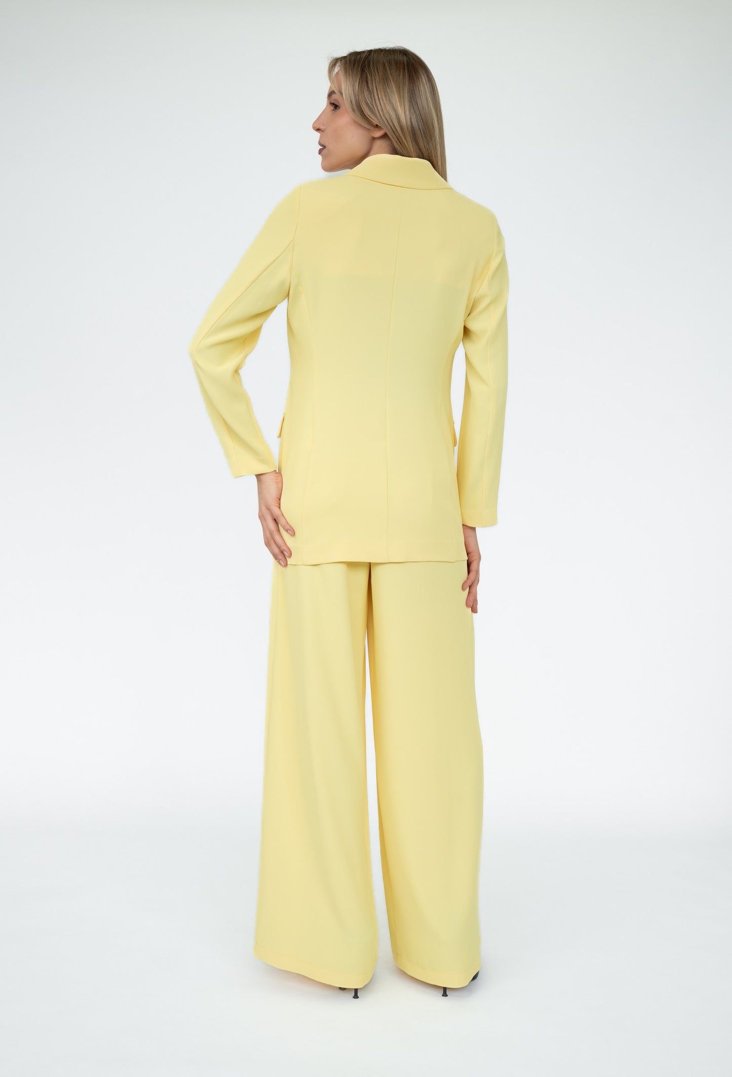 PANTALONE AMPIO CON PINCES