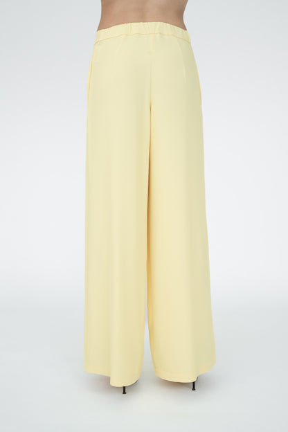 PANTALONE AMPIO CON PINCES