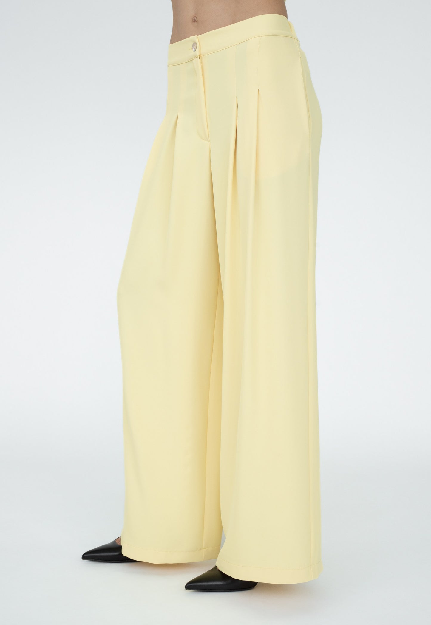 PANTALONE AMPIO CON PINCES
