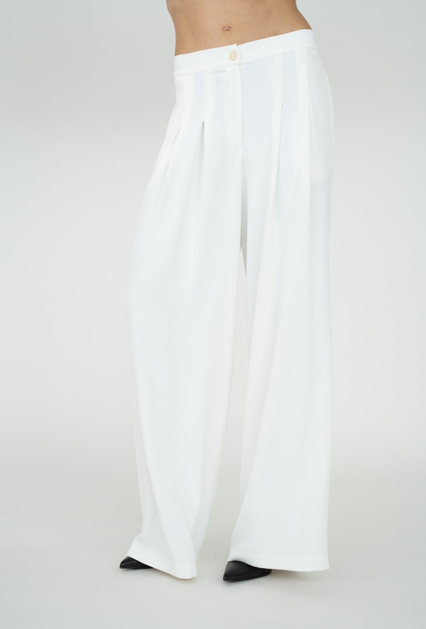 PANTALONE AMPIO CON PINCES
