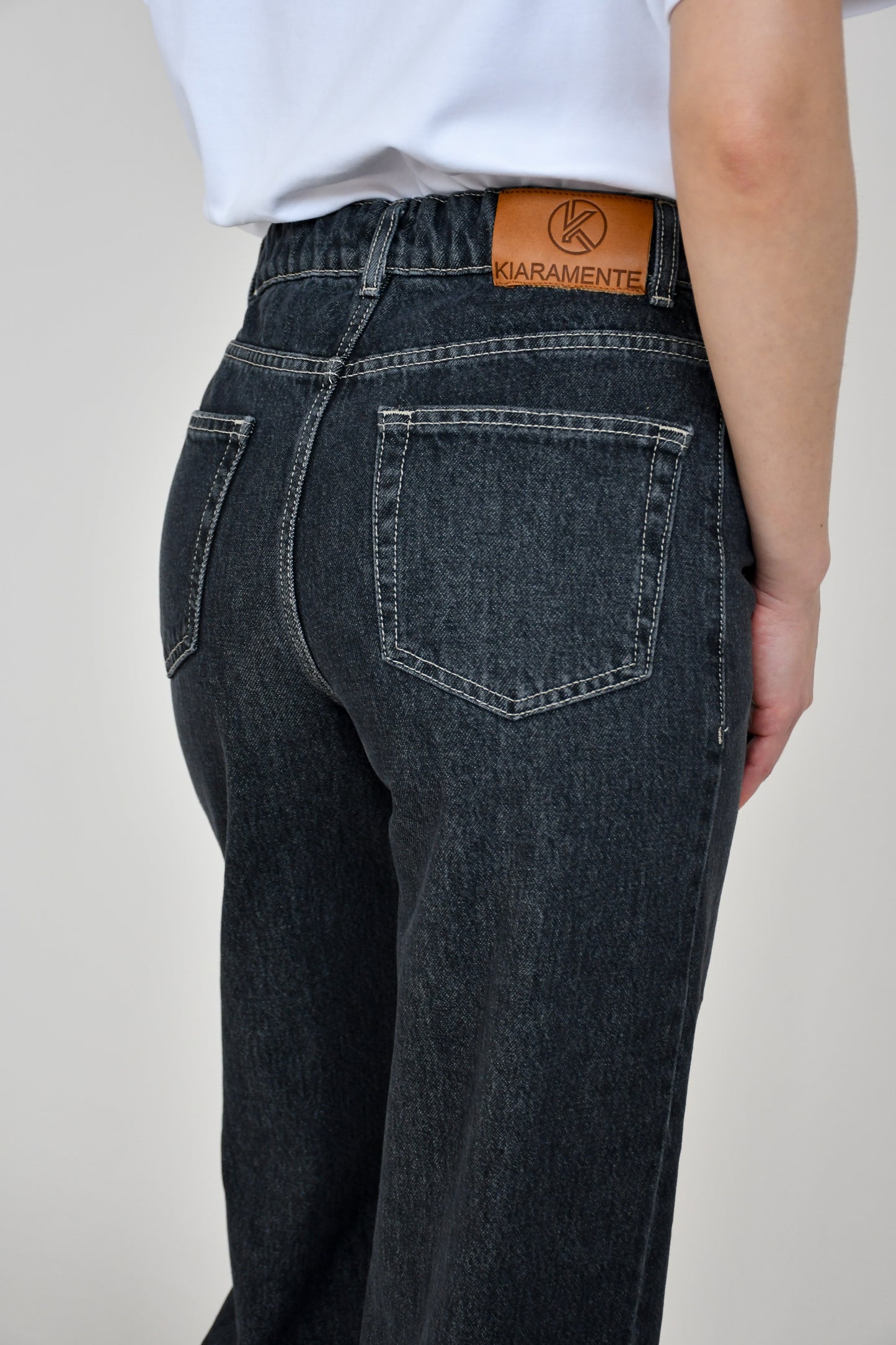JEANS A PALAZZO TRIESTE