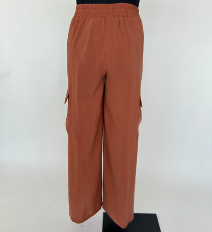 PANTALONE A PALAZZO CON TASCHE EFFETTO CUPRO DANIEL