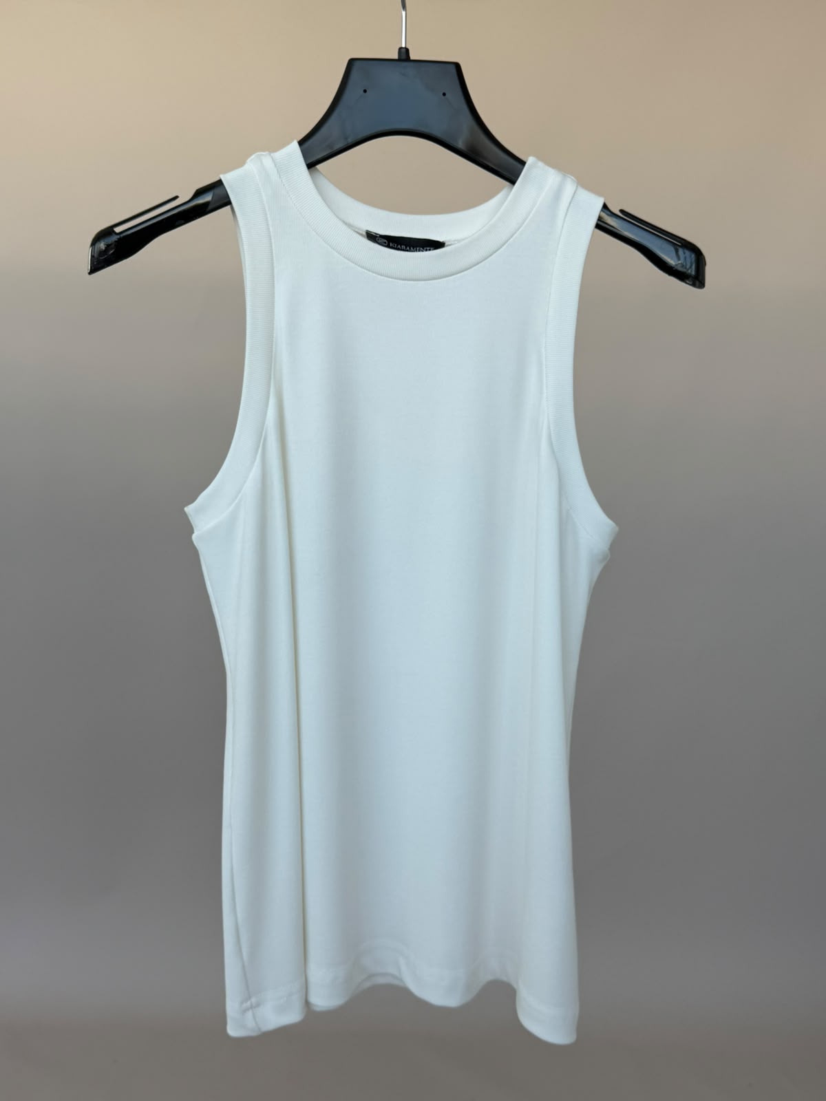 TOP CON SCOLLO ALL'AMERICANA
