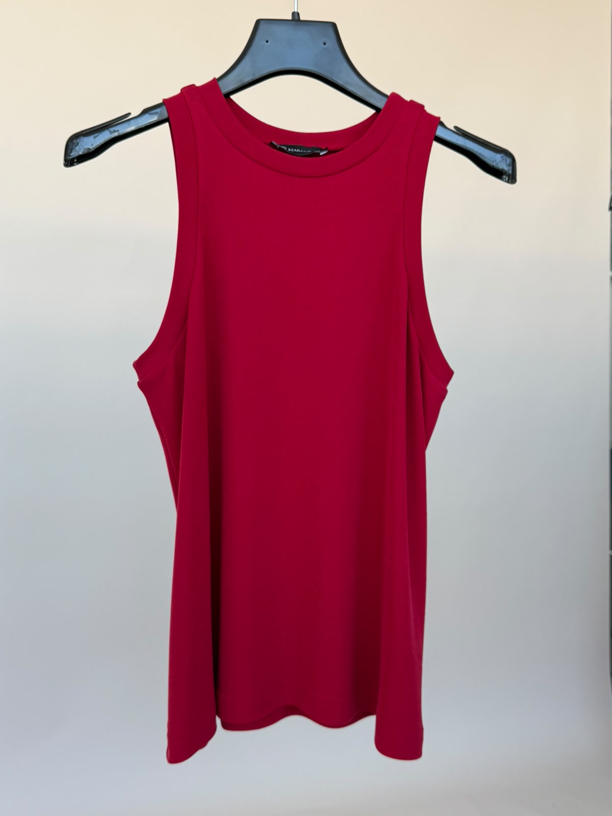 TOP CON SCOLLO ALL'AMERICANA
